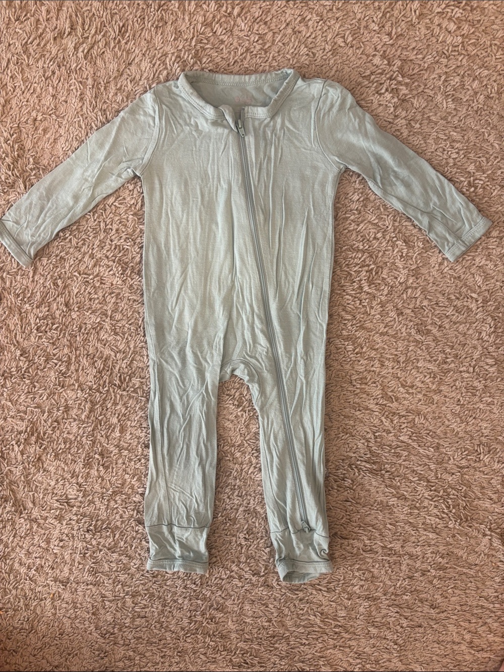 Kyte Baby Bamboo Zippered Romper in Sage Green. Like New. Size 12-18 mos. Unisex